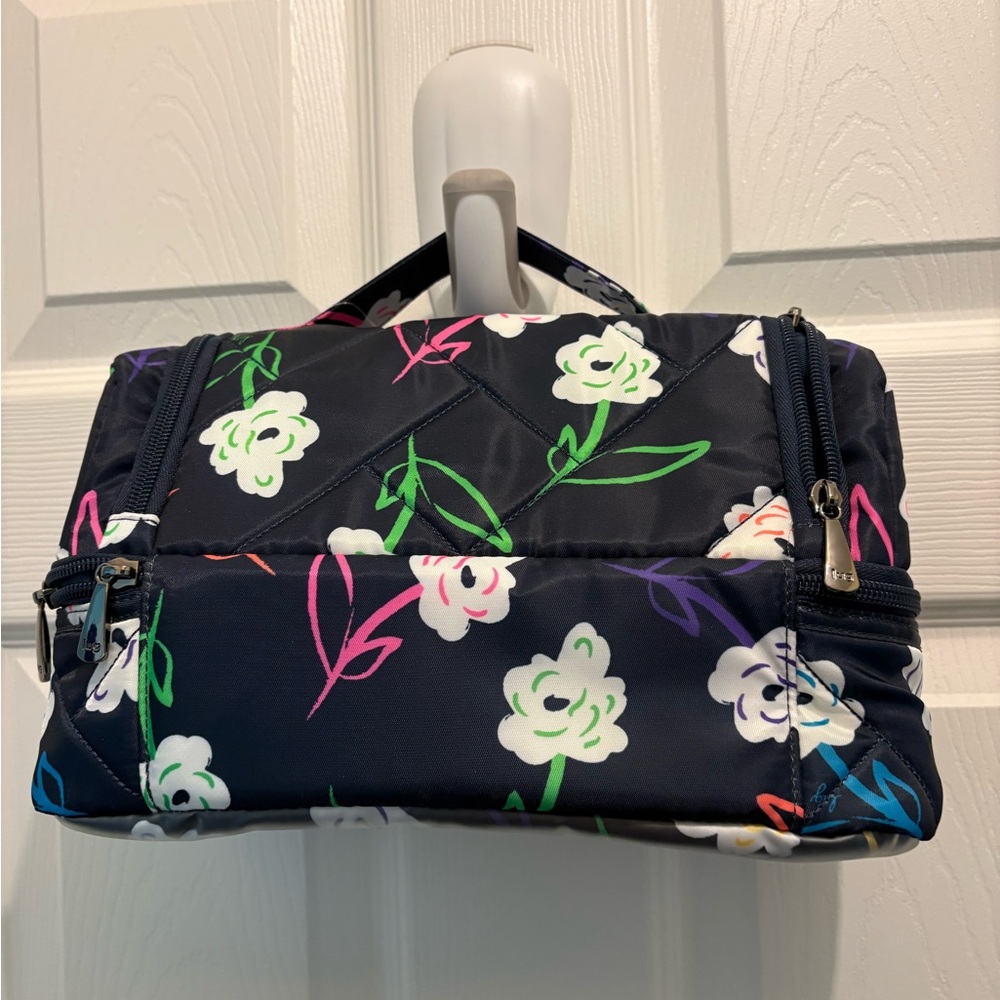 Lug Floral Quilted Toiletries Bag - Picture 4 of 11